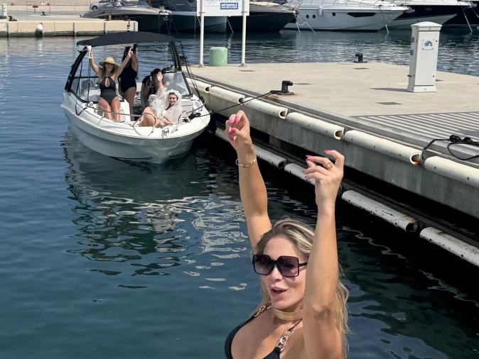 Motorboat for rent Nice at the best price