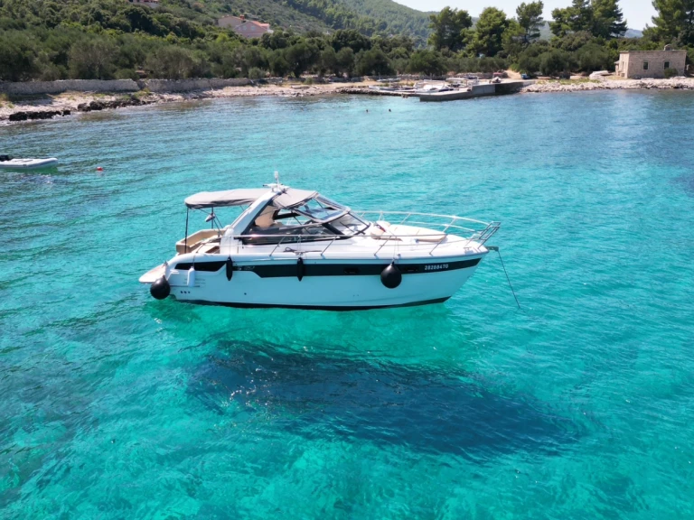Motorboat rental in Puerto Portals - Bavaria S 30