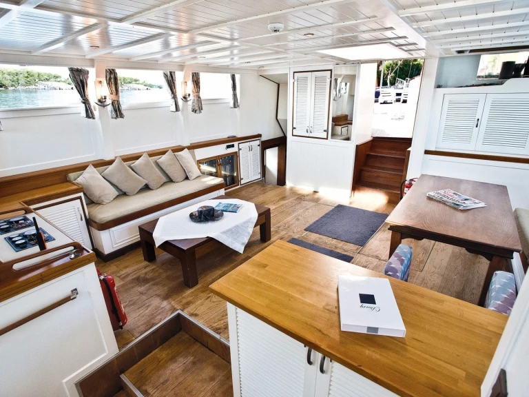 Sailboat for rent Göcek at the best price