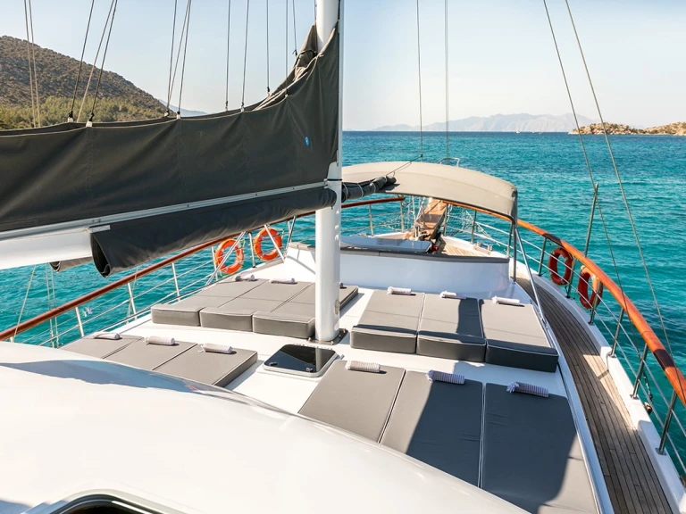 Bareboat Rental Sailboat Custom Made with a boat licence