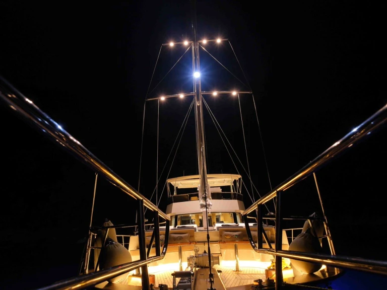 Bareboat Rental Luxury Yacht Custom Made with a boat licence