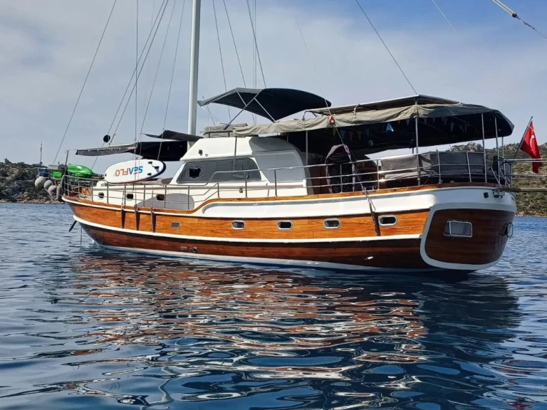 Luxury Yacht for rent Göcek at the best price