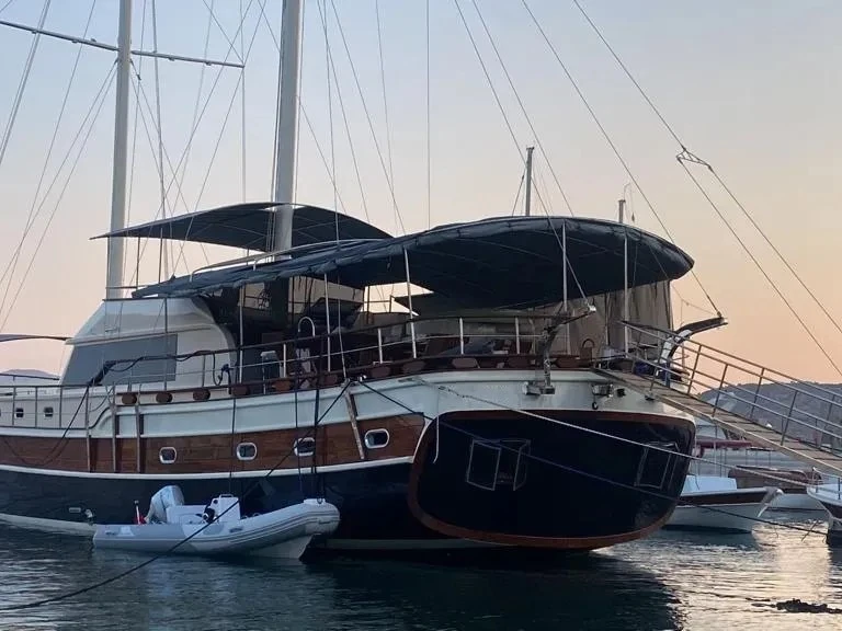 Bareboat Rental Luxury Yacht Custom Made with a boat licence