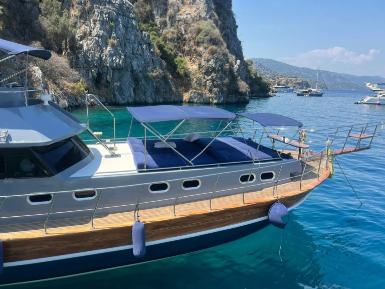 Sailboat for rent Göcek at the best price