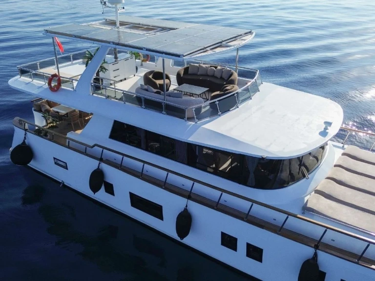 Bareboat Rental Luxury Yacht Custom Made with a boat licence