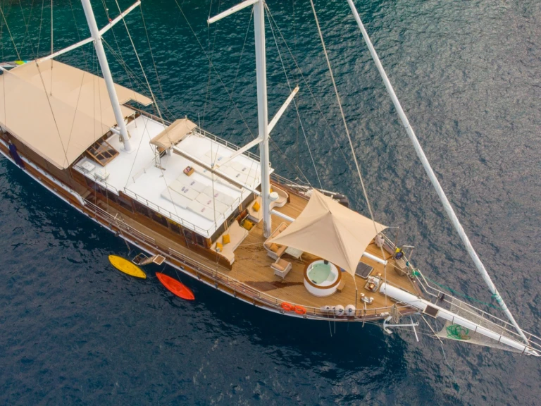 Sailboat for rent Göcek at the best price