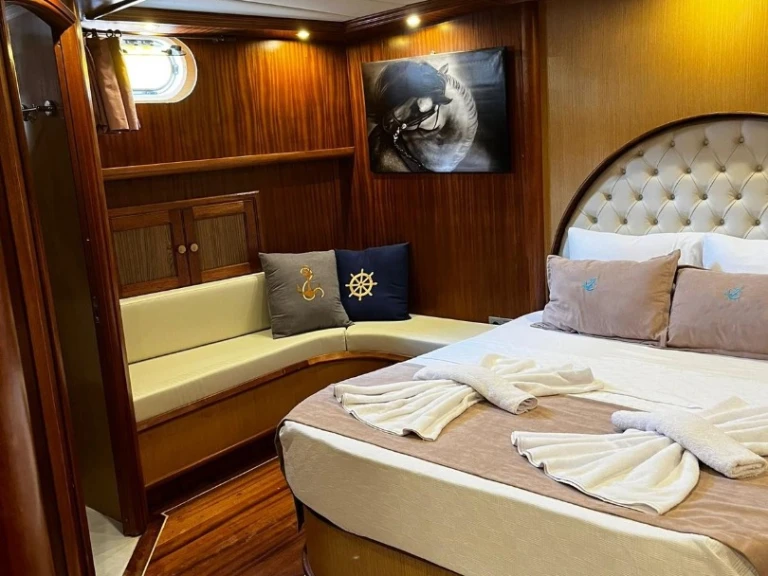 Sailboat for rent Göcek at the best price