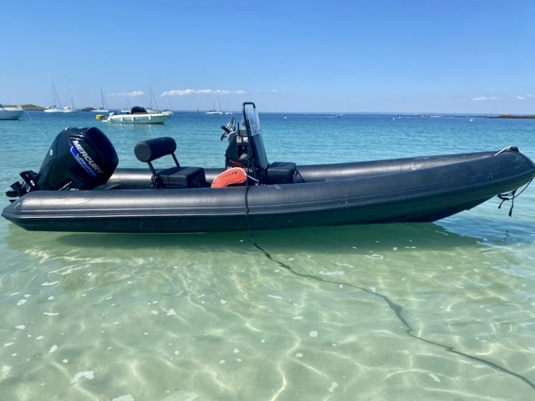 Hydrosport 565 xl charter bareboat or captained in  La Forêt-Fouesnant