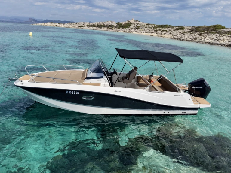 Bareboat Rental Motorboat Quicksilver with a boat licence