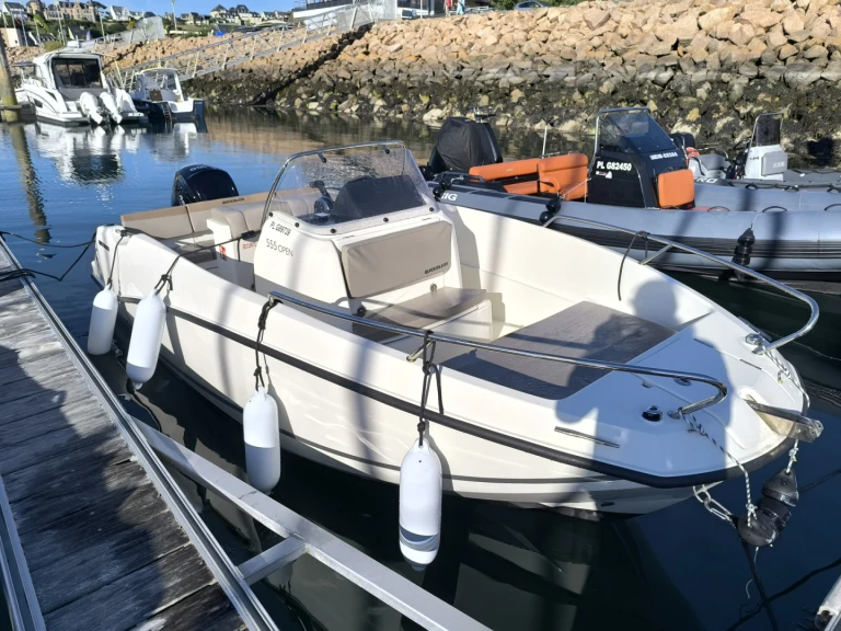 Boat rental Quicksilver Activ 555 Open in Trébeurden on Samboat