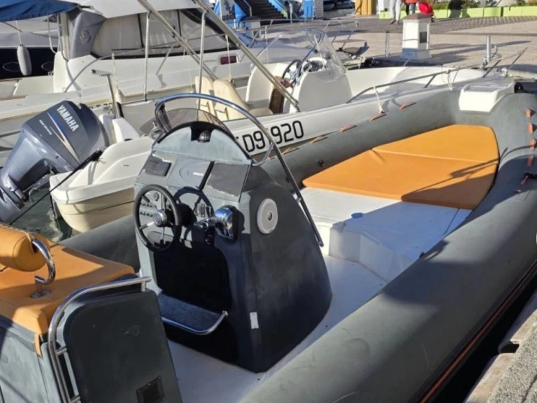 Yacht charter Mandelieu-la-Napoule cheap Wave 27