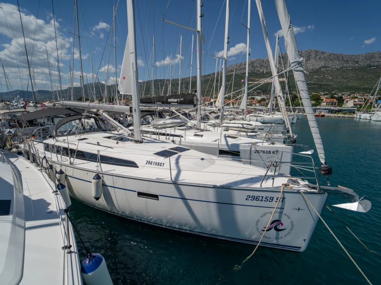 Sailboat rental in Kaštela - Bavaria Cruiser 46