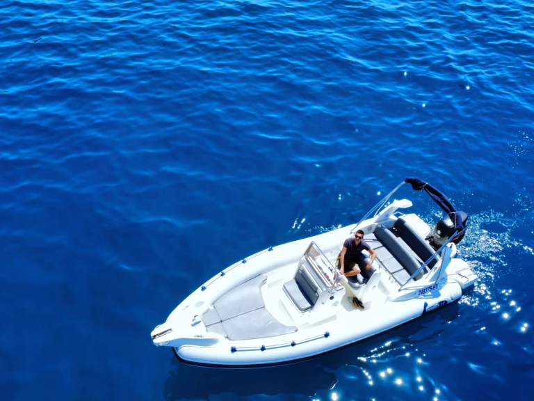Marlin Boat Marlin Boat 21 charter bareboat or captained in  Bol