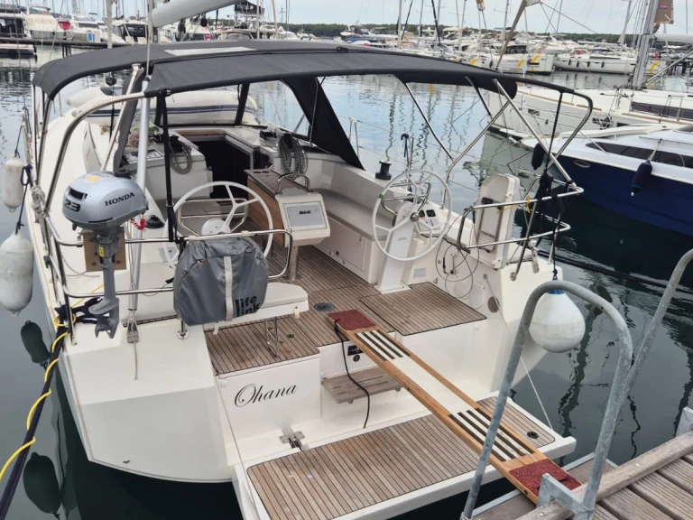 Rent a Bavaria Bavaria C38 Punat