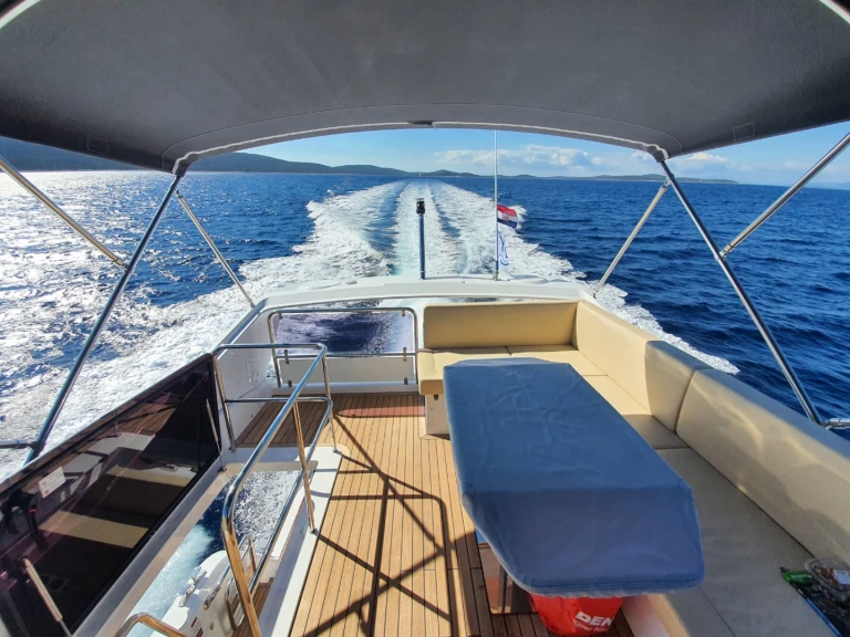Bareboat Rental Luxury Yacht Sealine with a boat licence