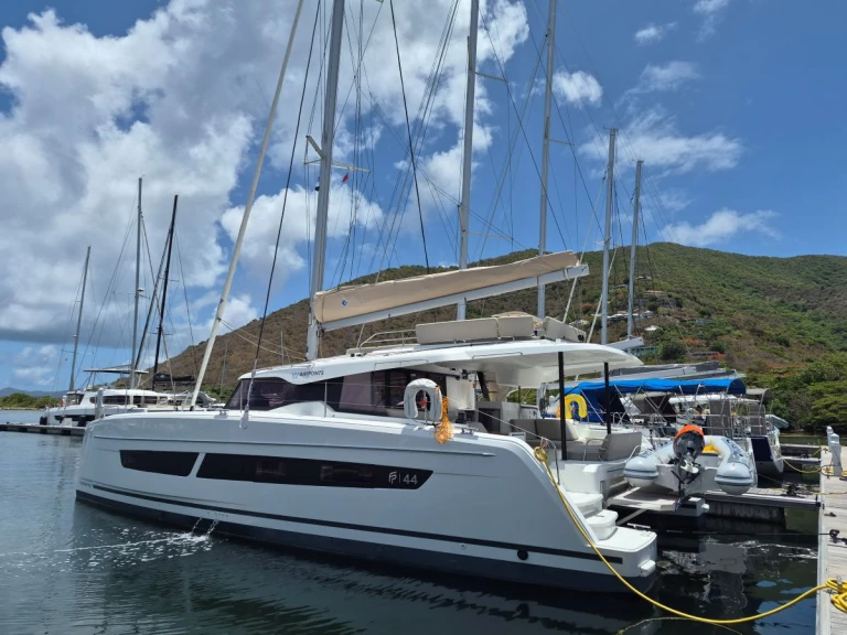 Yacht charter Road Town cheap Fountaine Pajot FP 44 Maestro - 3 cab.