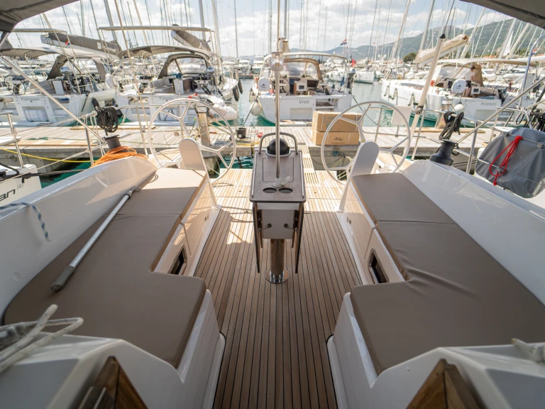 Yacht charter Kaštela cheap Cruiser 46