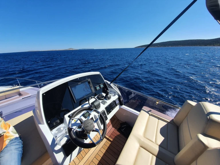 Sealine Sealine F430 charter bareboat or captained in  Pula