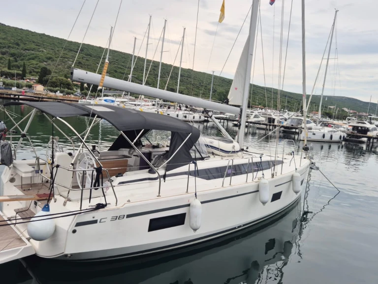 Bareboat Rental Sailboat Bavaria with a boat licence