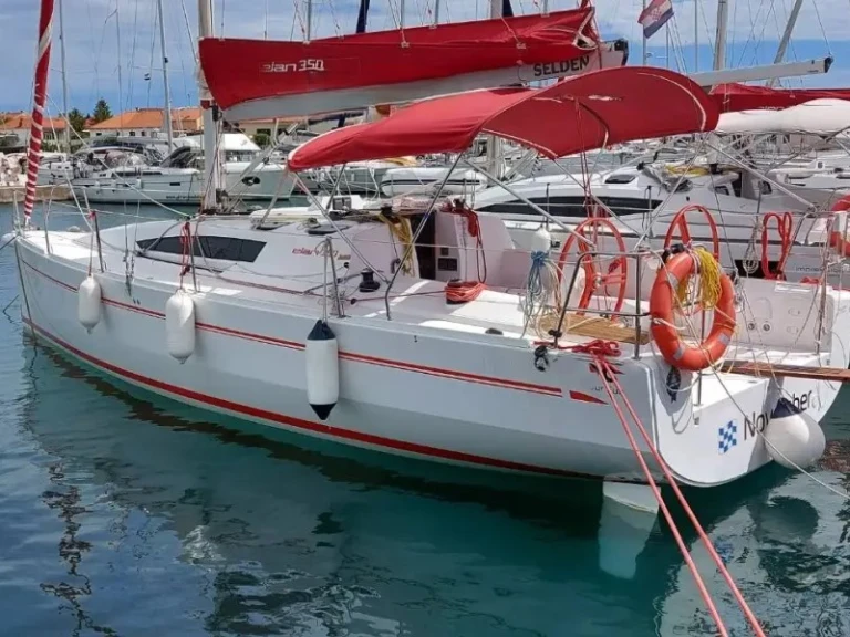 Elan Elan 350 Performance in Pula on SamBoat