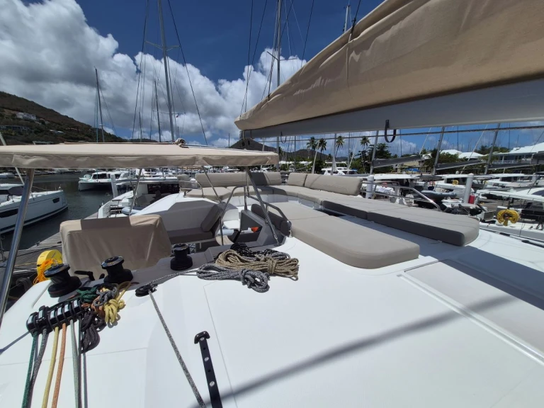Yacht charter Road Town cheap Fountaine Pajot FP 44 Maestro - 3 cab.