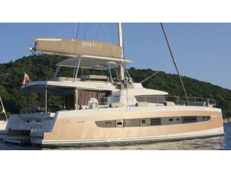 Bareboat Rental Catamaran Bali with a boat licence