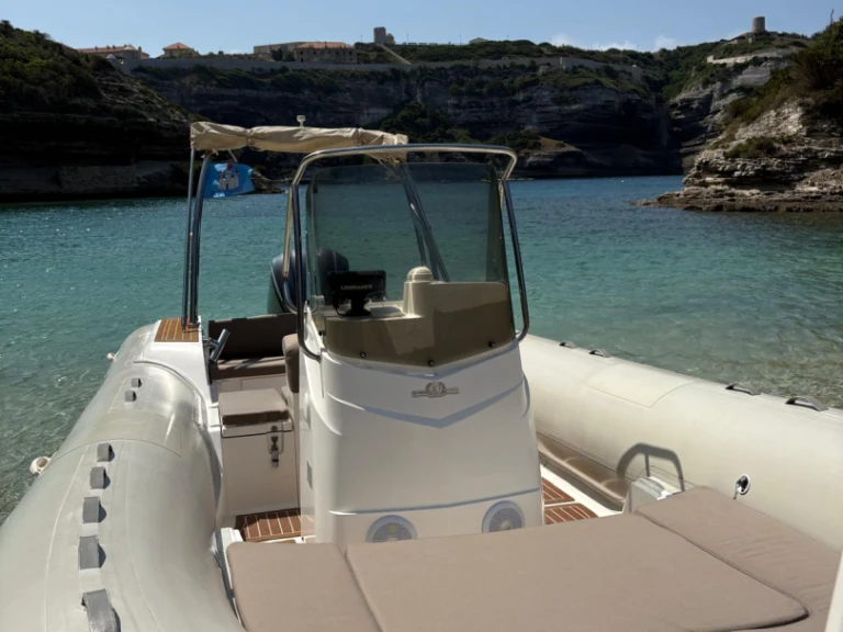 Capelli Tempest 770 in Bonifacio on SamBoat
