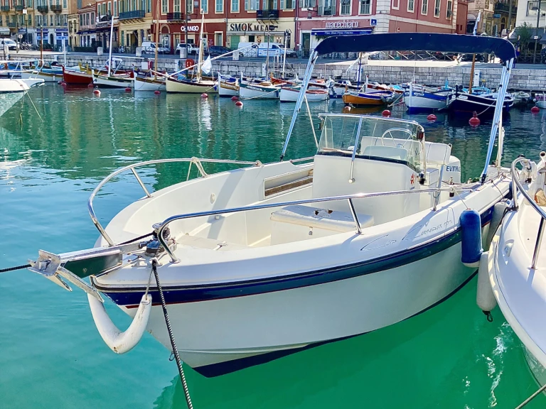 Motorboat rental in France - Jeanneau Cap Camarat 575