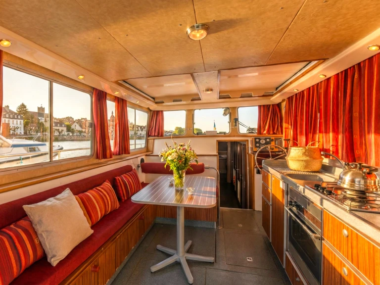Bareboat Rental Houseboat Pénichette with a boat licence