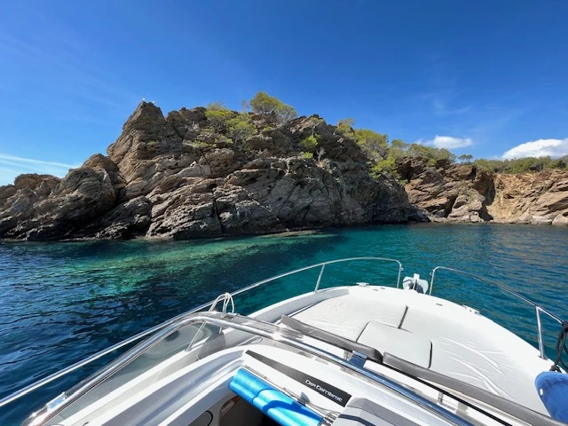 Boat rental Jeanneau Cap Camarat 7.5 WA Serie 2 in Port Cogolin on Samboat