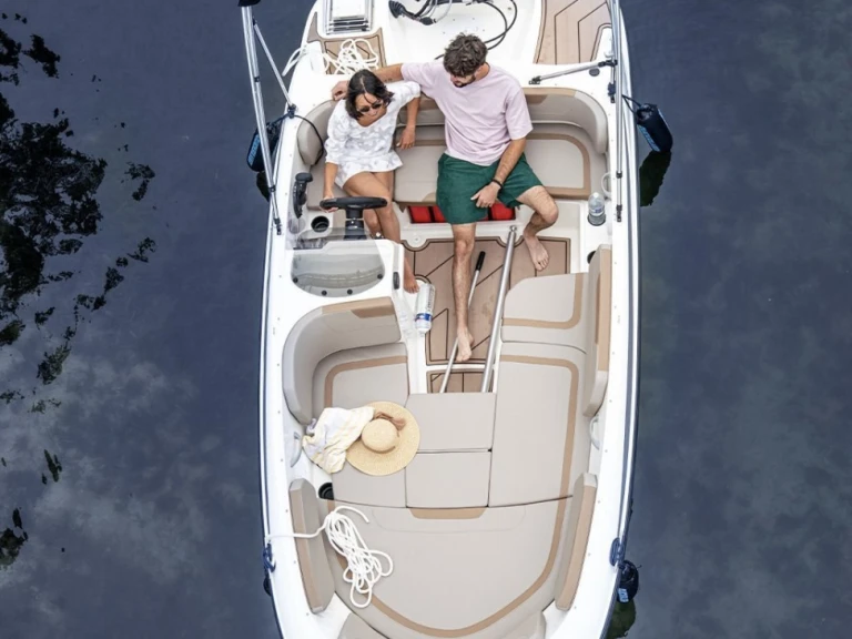 Motorboat for rent Marseille at the best price