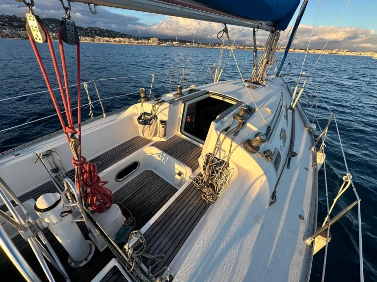 Sailboat rental with or without captain Jeanneau Hyères