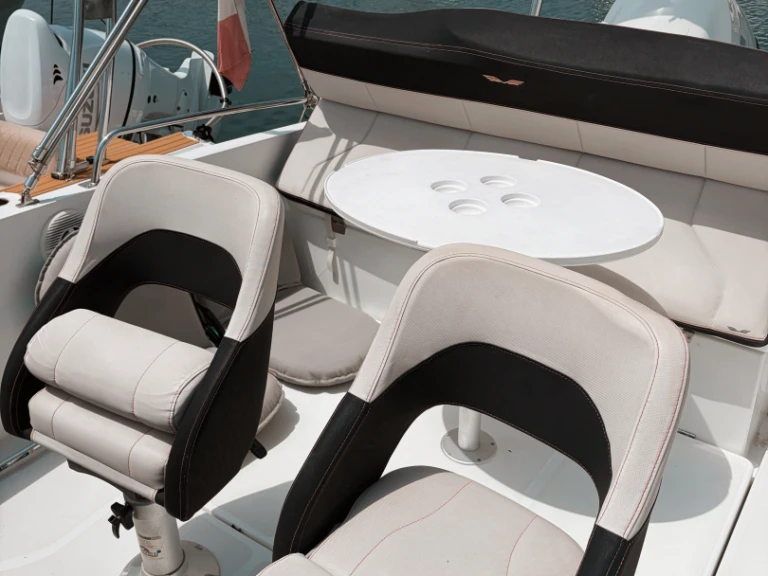 Bénéteau Flyer 6.6 SUNdeck charter bareboat or captained in  Sainte-Maxime