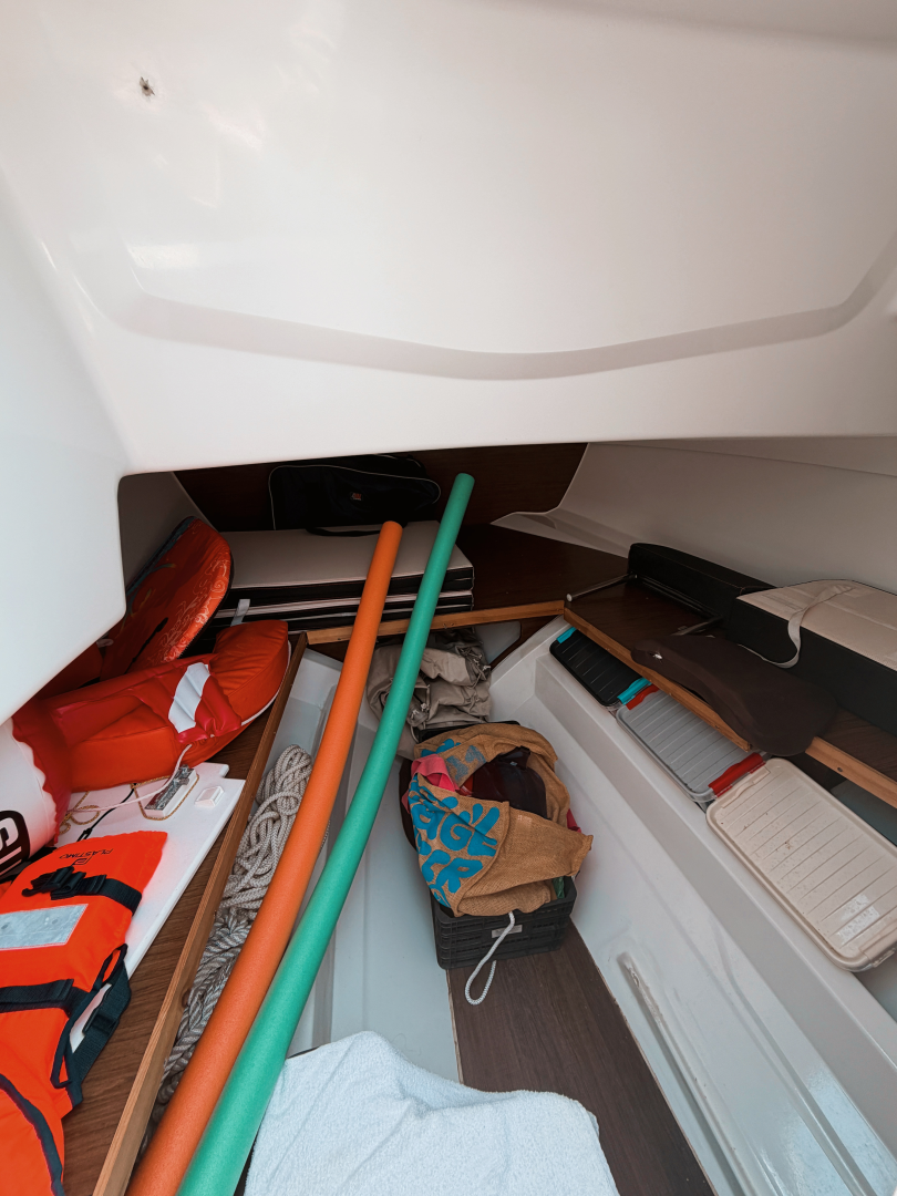 Yacht charter Sainte-Maxime cheap Flyer 6.6 SUNdeck
