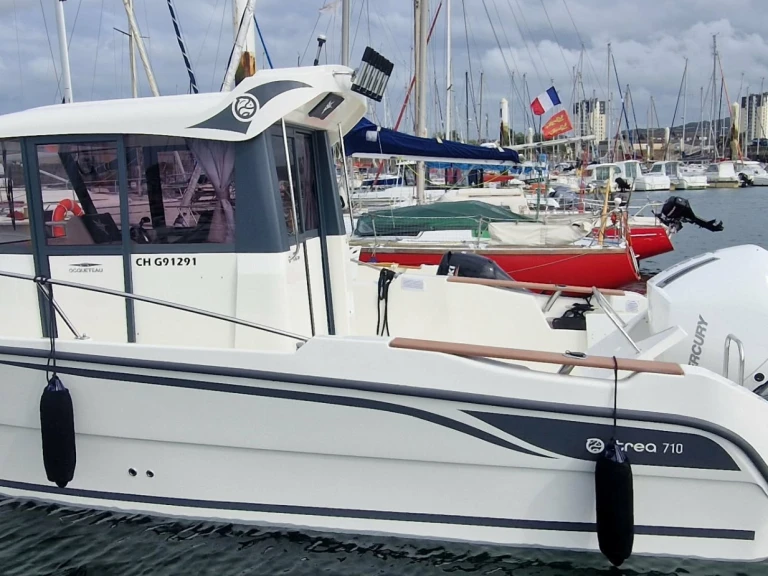 Ocqueteau Ostrea 700 in Cherbourg-en-Cotentin on SamBoat