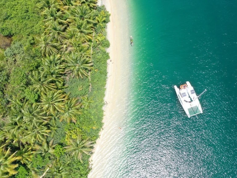Yacht charter Bocas del Toro cheap custom