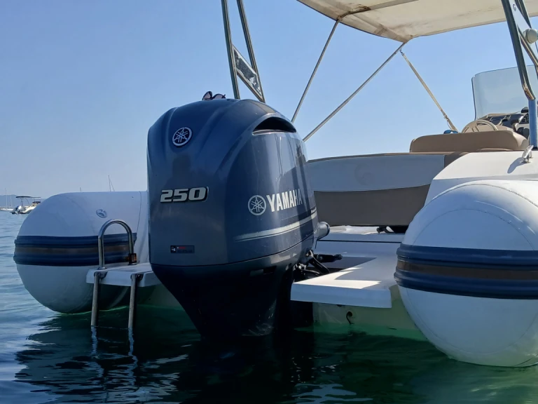 Capelli Capelli 770 Luxe charter bareboat or captained in  Hyères