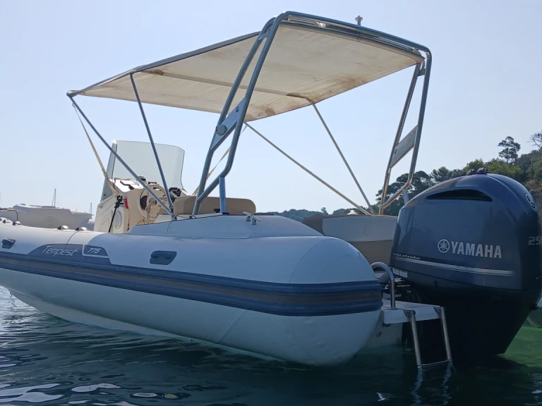 Yacht charter Hyères cheap Capelli 770 Luxe