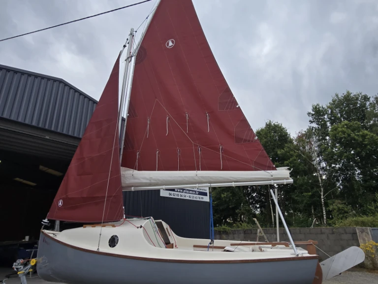 Yacht charter Le Cap d'Agde cheap Skellig 3