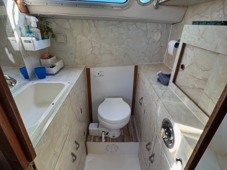 Sailboat for rent Hyères at the best price