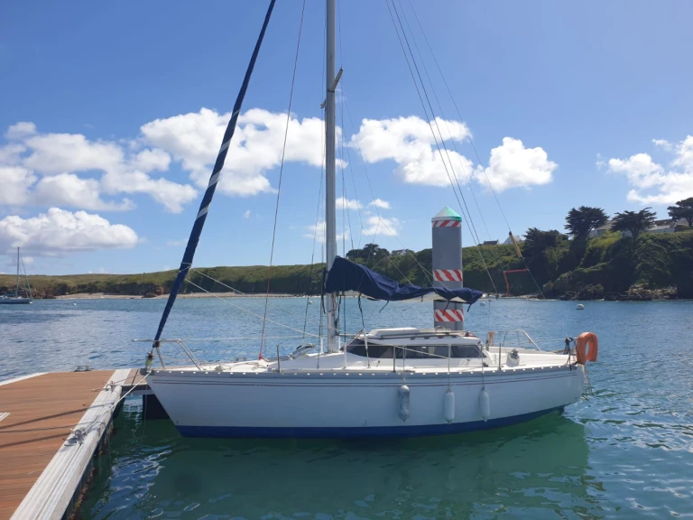 Boat rental Jeanneau Fantasia 27 in La Trinité-sur-Mer on Samboat