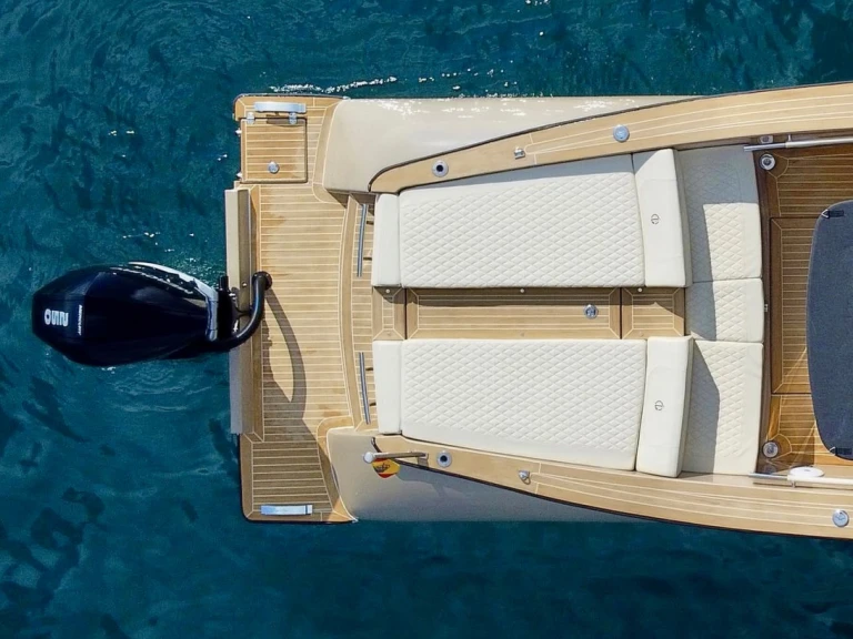 Motorboat rental with or without captain Lilybaeum Cascais