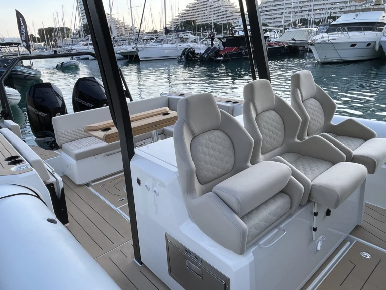 Yacht charter La Trinité-sur-Mer cheap ADV9