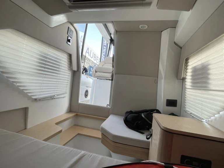 Motorboat rental with or without captain Highfield La Trinité-sur-Mer