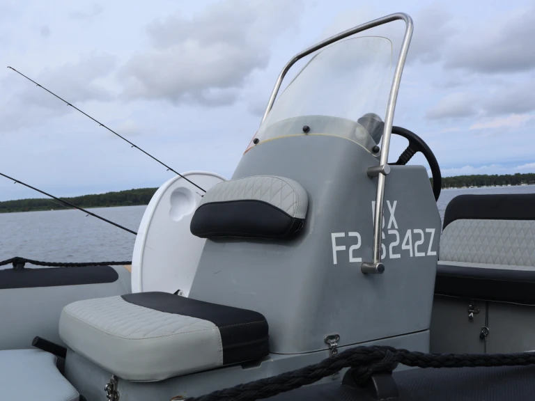 Adventure VESTA 550 in France on SamBoat