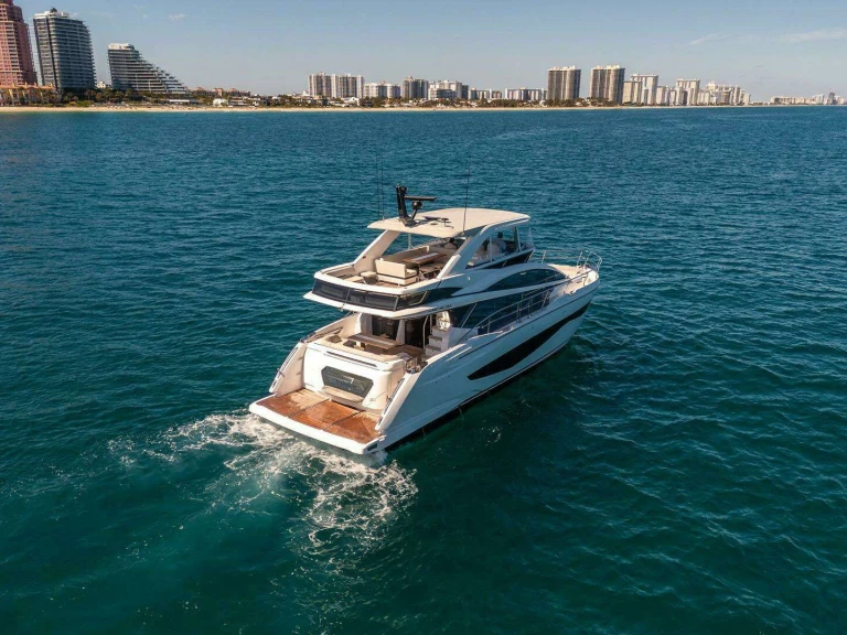 Boat rental Pearl 62ft in Miami on Samboat