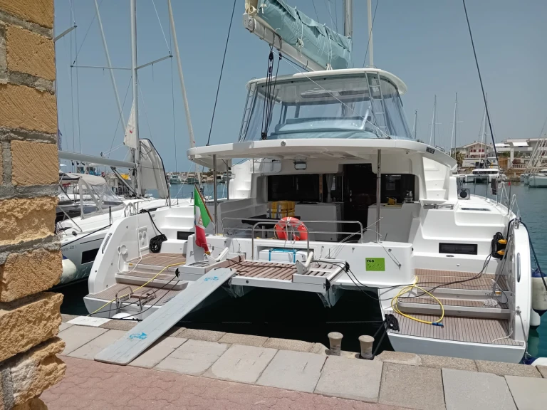Lagoon Lagoon 46 in Marina di Portorosa on SamBoat
