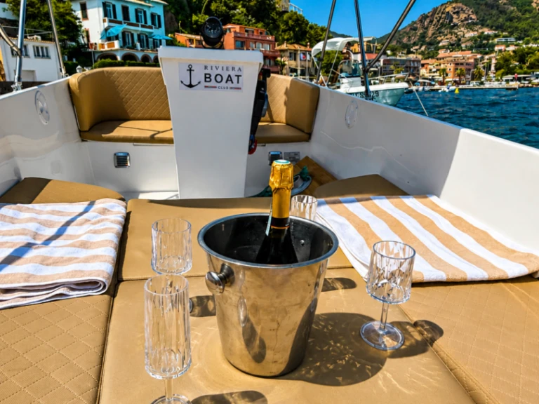Yacht charter Mandelieu-la-Napoule cheap Q-FIBER TENDER 555