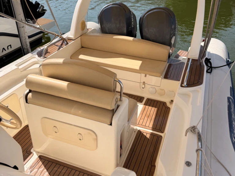 Capelli Tempest 900 Cabine in Empuriabrava on SamBoat