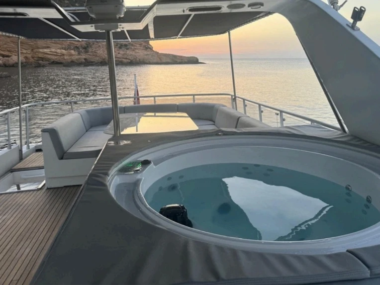 Luxury Yacht for rent Torrevieja at the best price